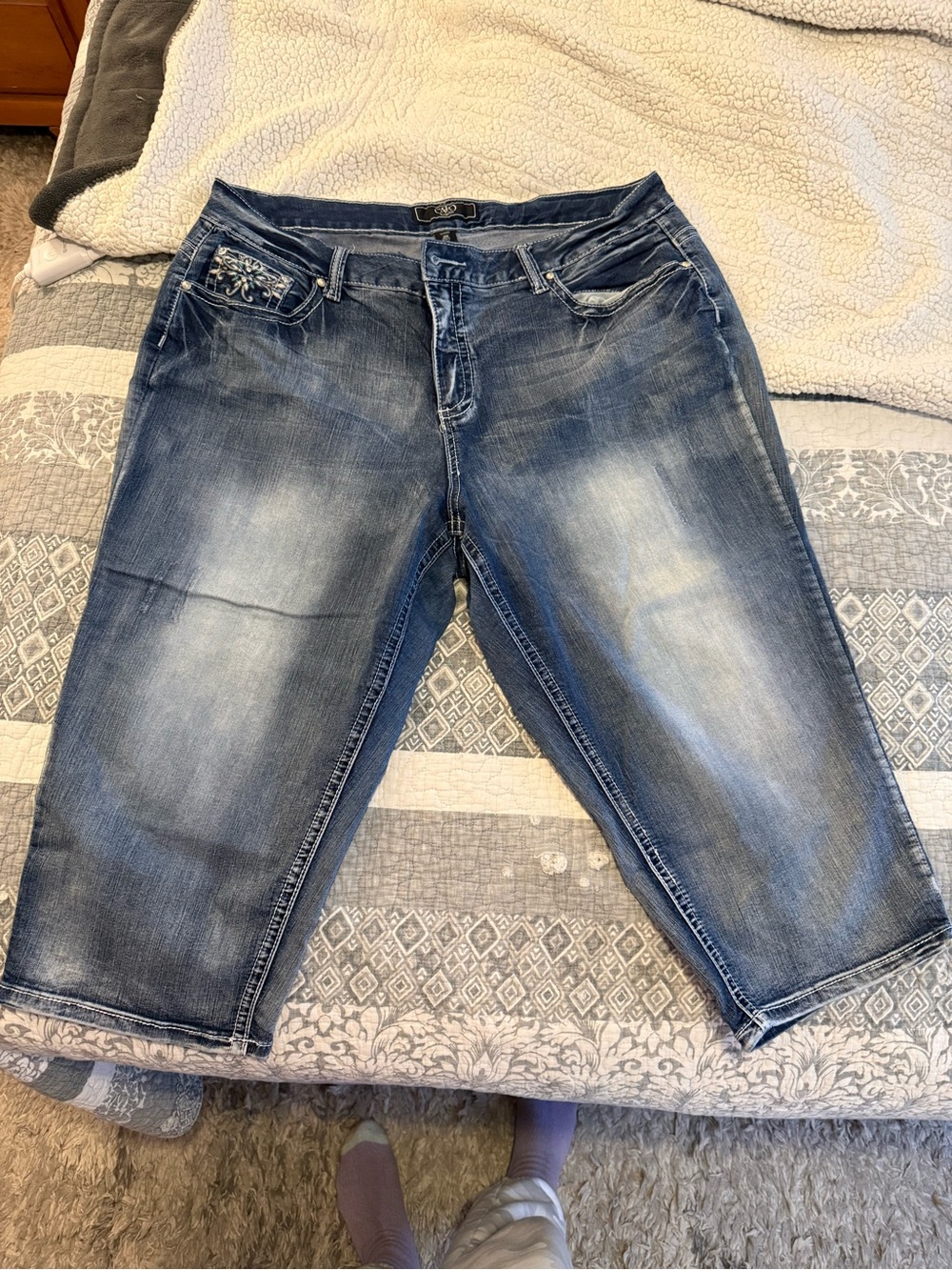 Cato Faded Blue Cropped Denim Capris
